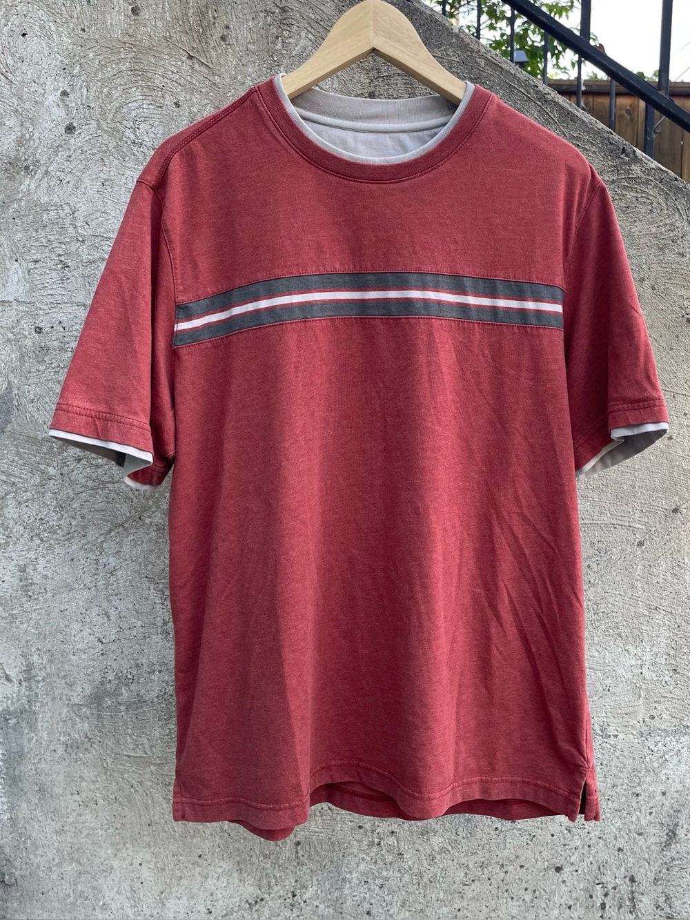 2000s striped skater shirt size XL (22.5x29)